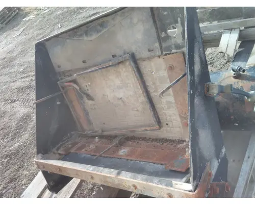 WESTERN STAR 4900 BATTERY BOX