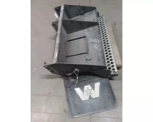 WESTERN STAR 4900 BATTERY BOX