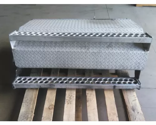 WESTERN STAR 4900 BATTERY BOX