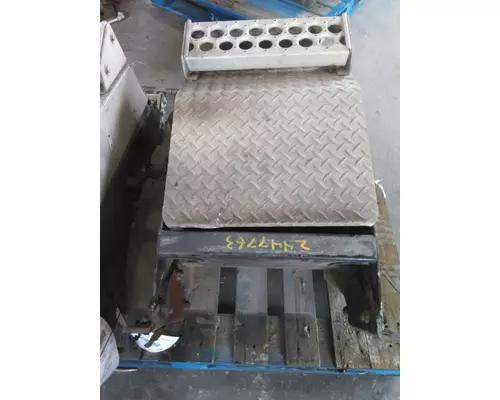 WESTERN STAR 4900 BATTERY BOX