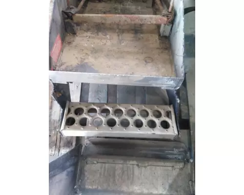 WESTERN STAR 4900 BATTERY BOX