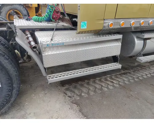 WESTERN STAR 4900 BATTERY BOX