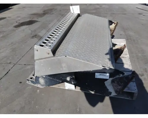 WESTERN STAR 4900 BATTERY BOX