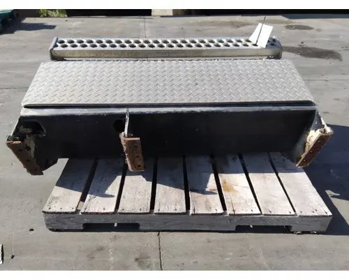 WESTERN STAR 4900 BATTERY BOX