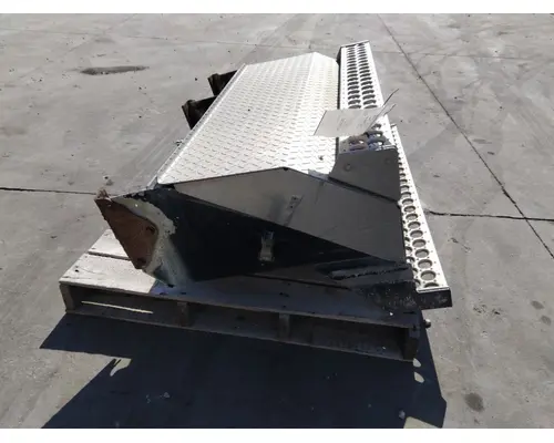 WESTERN STAR 4900 BATTERY BOX