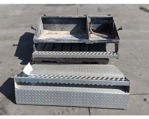 WESTERN STAR 4900 BATTERY BOX