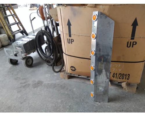 WESTERN STAR 4900 CAB SKIRT FILLER PANEL