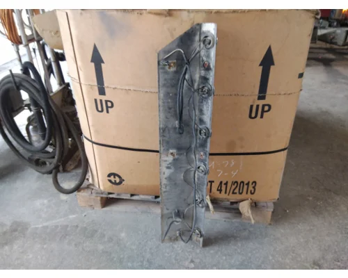 WESTERN STAR 4900 CAB SKIRT FILLER PANEL
