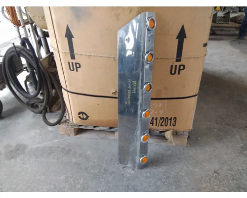 WESTERN STAR 4900 CAB SKIRT FILLER PANEL