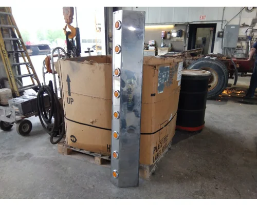 WESTERN STAR 4900 CAB SKIRT FILLER PANEL