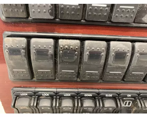 WESTERN STAR 4900 Dash  Console Switch