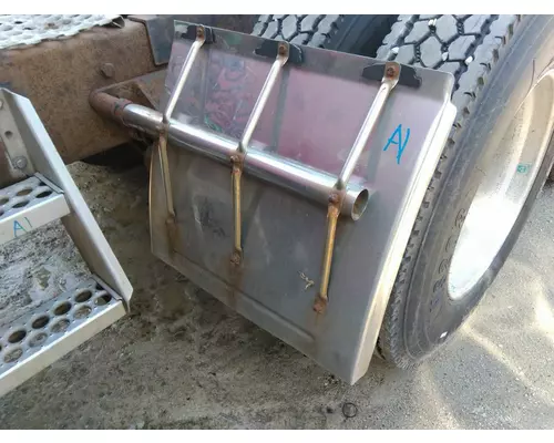 WESTERN STAR 4900 FENDER, QUARTERHALF REAR