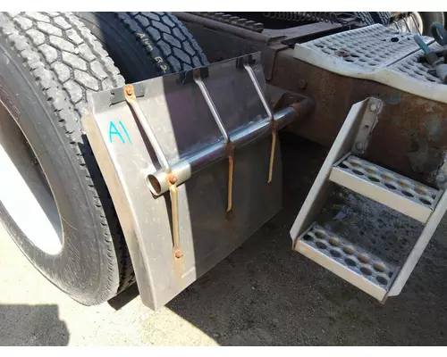 WESTERN STAR 4900 FENDER, QUARTERHALF REAR