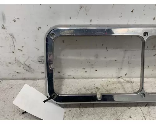 WESTERN STAR 4900 Headlight Bezel