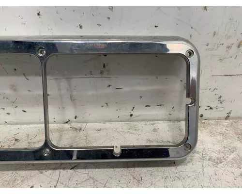 WESTERN STAR 4900 Headlight Bezel