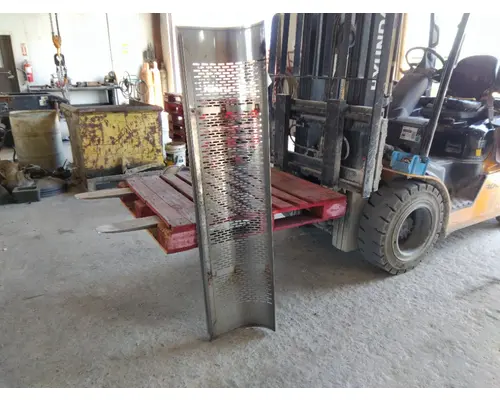 WESTERN STAR 4900 MUFFLER SHIELD