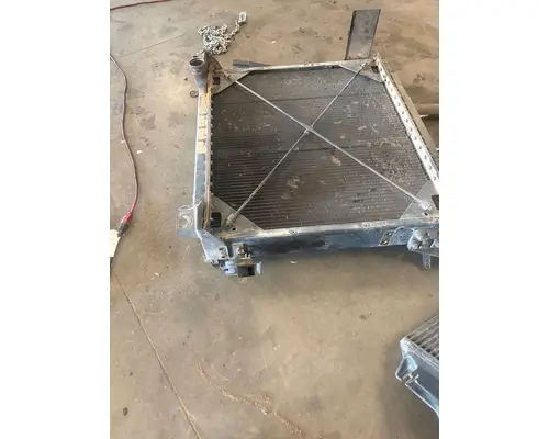 WESTERN STAR 4900 Radiator