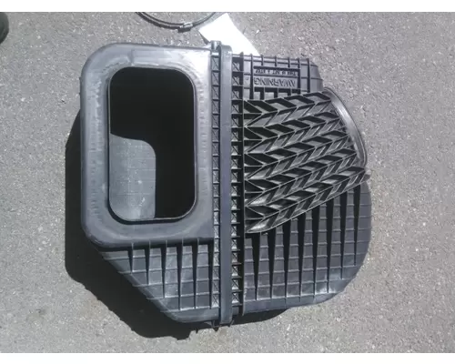 WESTERN STAR 5700XE AIR CLEANER