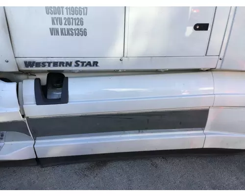 WESTERN STAR 5700XE CAB SKIRTSIDE FAIRING