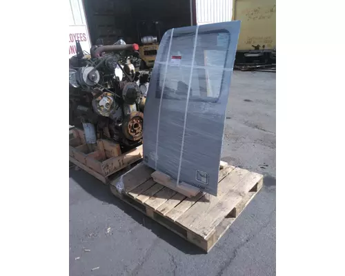 WESTERN STAR 5700XE DOOR ASSEMBLY, FRONT