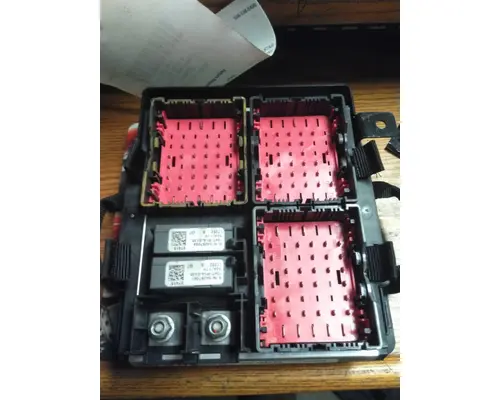 WESTERN STAR 5700XE FUSE BOX