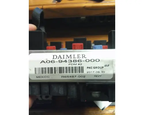 WESTERN STAR 5700XE FUSE BOX