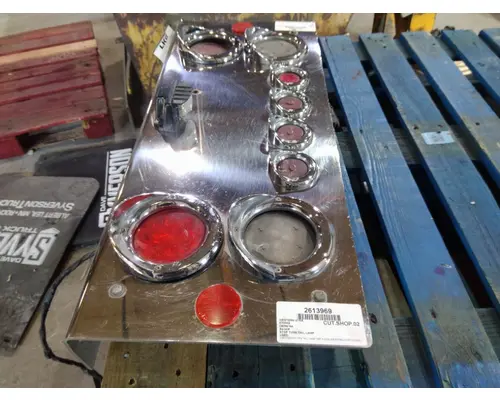 WESTERN STAR 5700XE STOP TURN TAIL LAMP