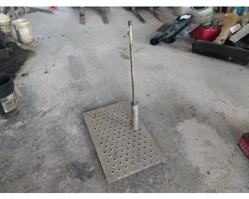 WESTERN STAR 5700 DECK (CATWALK) STEP