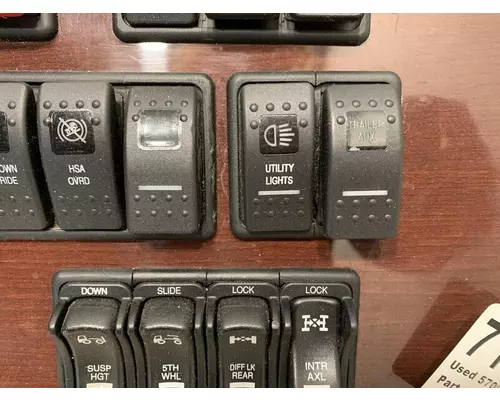 WESTERN STAR 5700 Dash  Console Switch