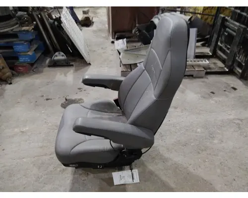 WESTERN STAR 5700 SEAT, FRONT