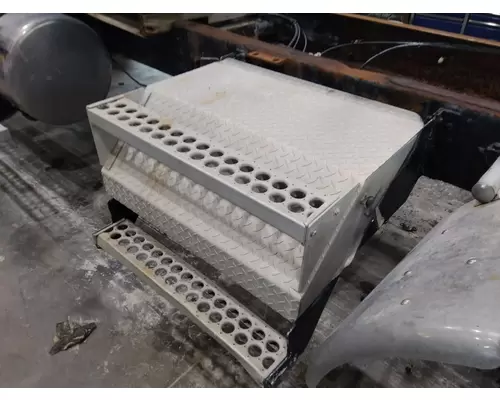 WESTERN STAR 5900 BATTERY BOX