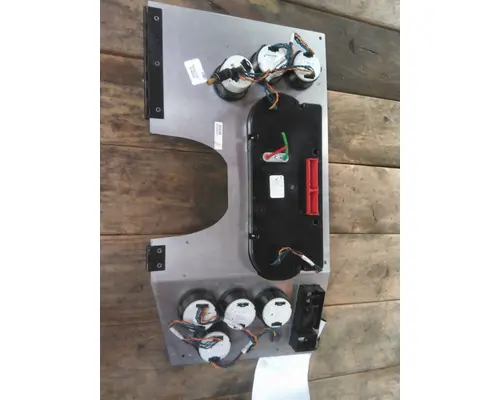 WESTERN STAR 6900 GAUGE CLUSTER