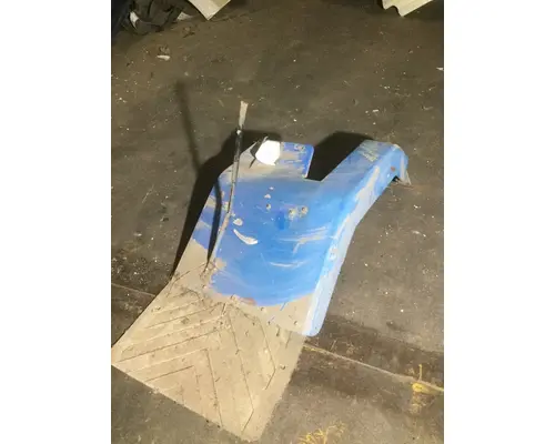 WHITE/GMC AUTOCAR ACL FENDER EXTENSION