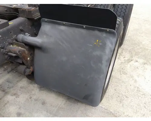 WHITE/GMC WCA FENDER, QUARTERHALF REAR