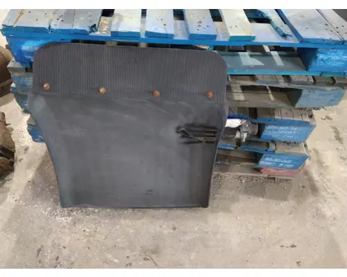 WHITE/GMC WCA FENDER, QUARTERHALF REAR