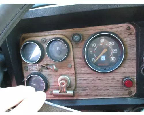 WHITE/GMC WIA GAUGE CLUSTER