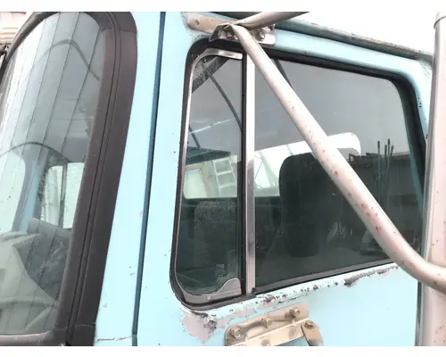 WHITE VOLVO WAH Door Vent Glass, Front