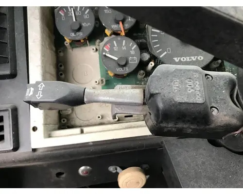 WHITE VOLVO WAH Steering Column