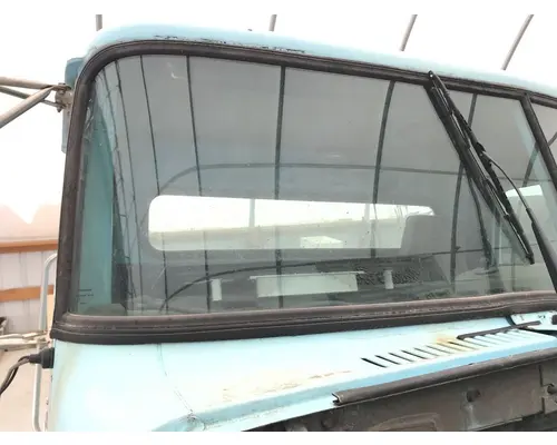 WHITE VOLVO WAH Windshield Glass