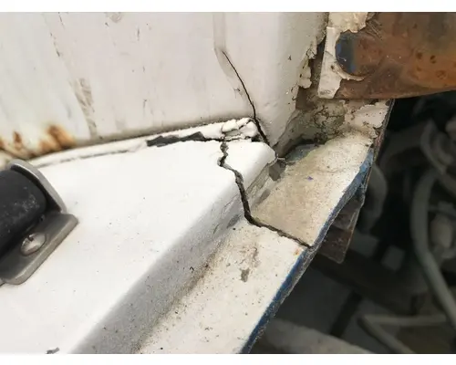 WHITE VOLVO WCS Fender