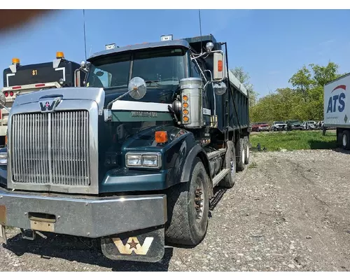 Complete Vehicle WESTERN STAR TR 4900-SA 2679707 Ontario Inc