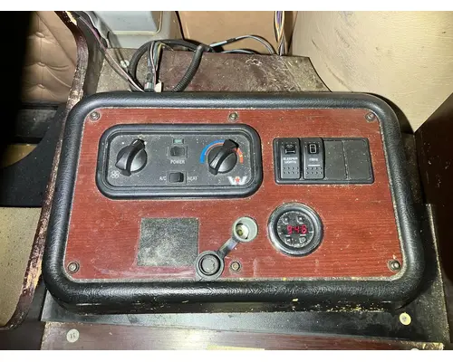 Western Star Trucks 5700 Sleeper Controls