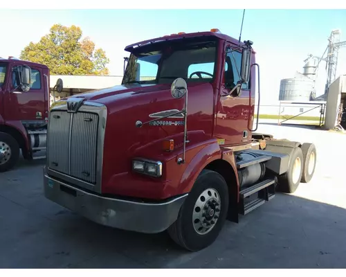 Complete Vehicle WESTERN STAR 4800 LKQ Thompson Motors - Wykoff