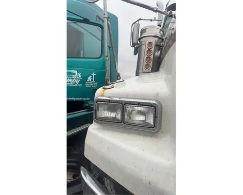 Western Star 4900 SA Headlamp Assembly