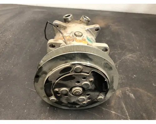 Air Conditioner Compressor WHITE VOLVO WCS Vander Haags Inc Sp