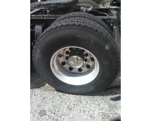 YOKOHAMA 11R22.5 TIRE