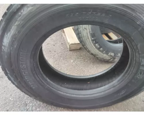 YOKOHAMA 295/75R22.5 TIRE