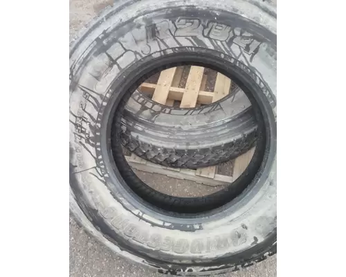 YOKOHAMA 295/75R22.5 TIRE