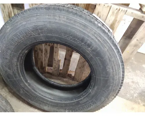YOKOHAMA 295/75R22.5 TIRE