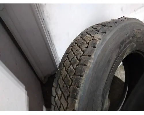 YOKOHAMA 295/75R22.5 TIRE